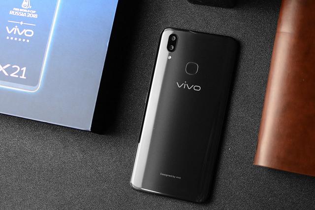 一向被友商莫名“進(jìn)犯”的vivo，用心做自己，用實(shí)力說(shuō)話(huà)！